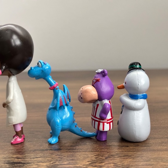 DISNEY Jr Toy Figures DOC MCSTUFFINS Stuffy Chilly Hallie SET of 4 Cake Toppers - Picture 7 of 10